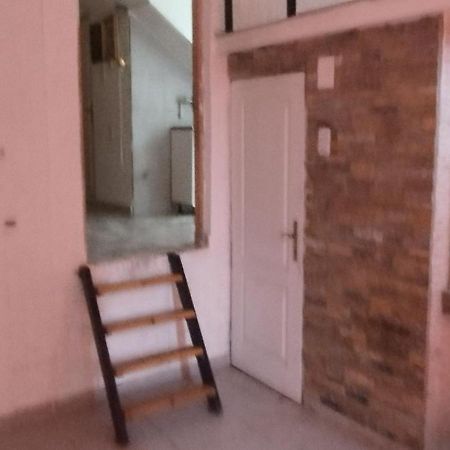 Small Apartment Private Bathroom Strong Wi-Fi ベオグラード エクステリア 写真