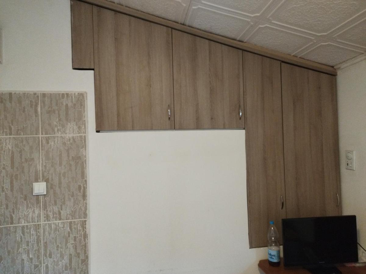 Small Apartment Private Bathroom Strong Wi-Fi ベオグラード エクステリア 写真