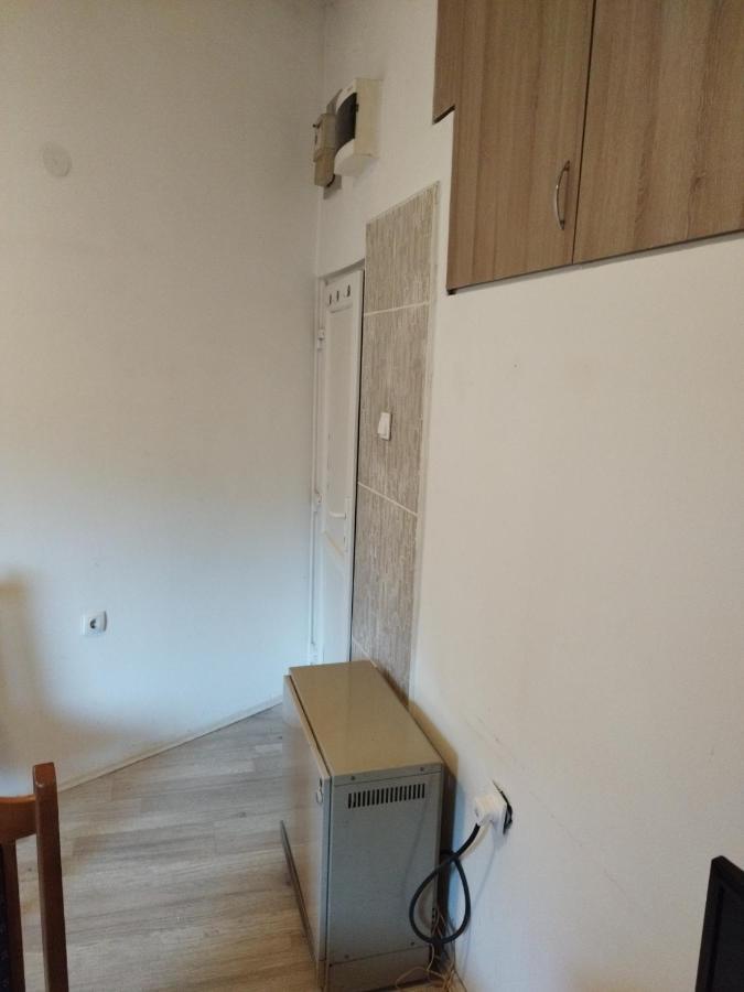 Small Apartment Private Bathroom Strong Wi-Fi ベオグラード エクステリア 写真