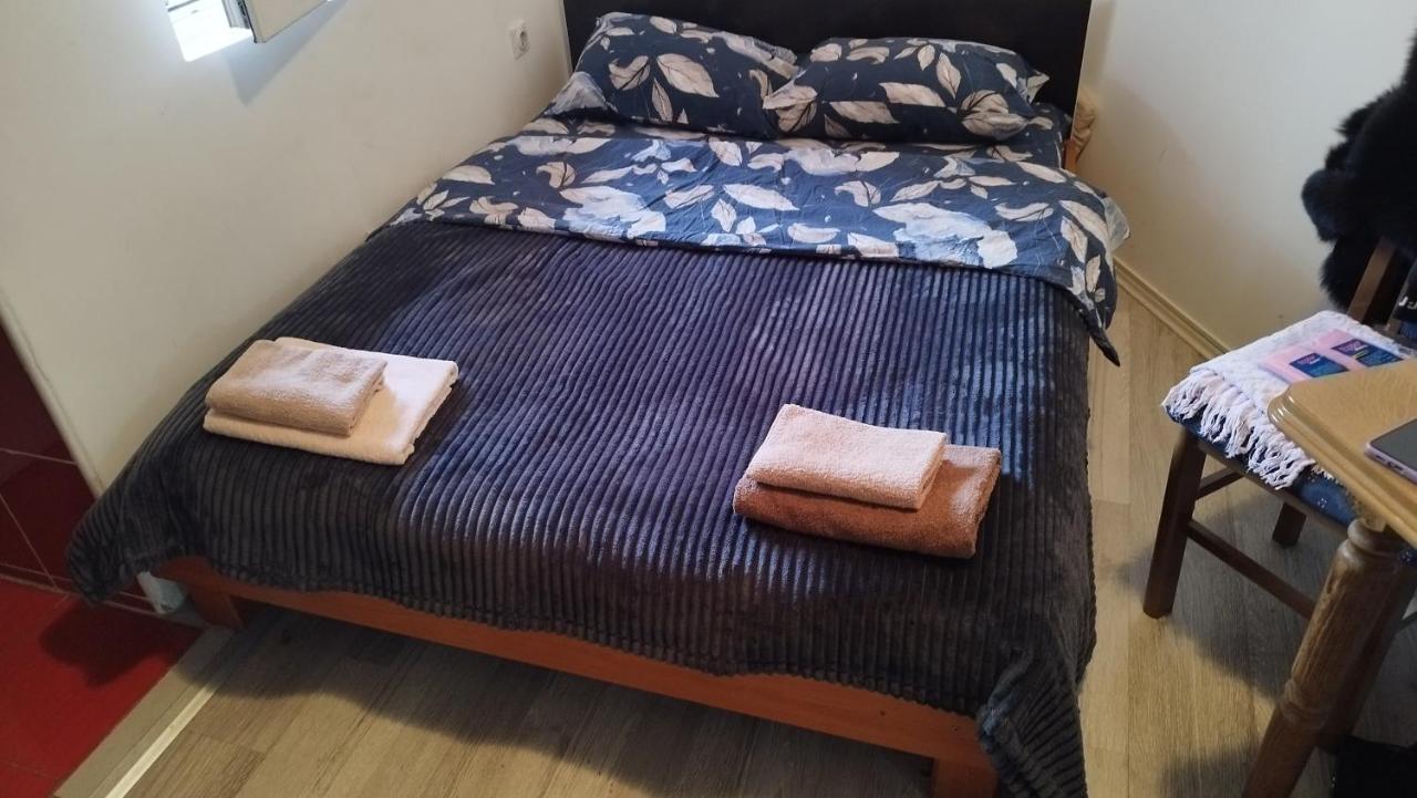 Small Apartment Private Bathroom Strong Wi-Fi ベオグラード エクステリア 写真