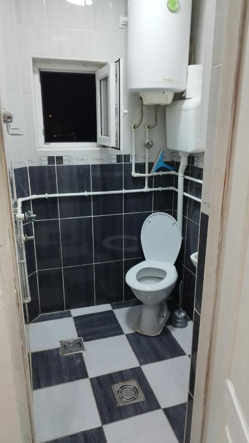 Small Apartment Private Bathroom Strong Wi-Fi ベオグラード エクステリア 写真